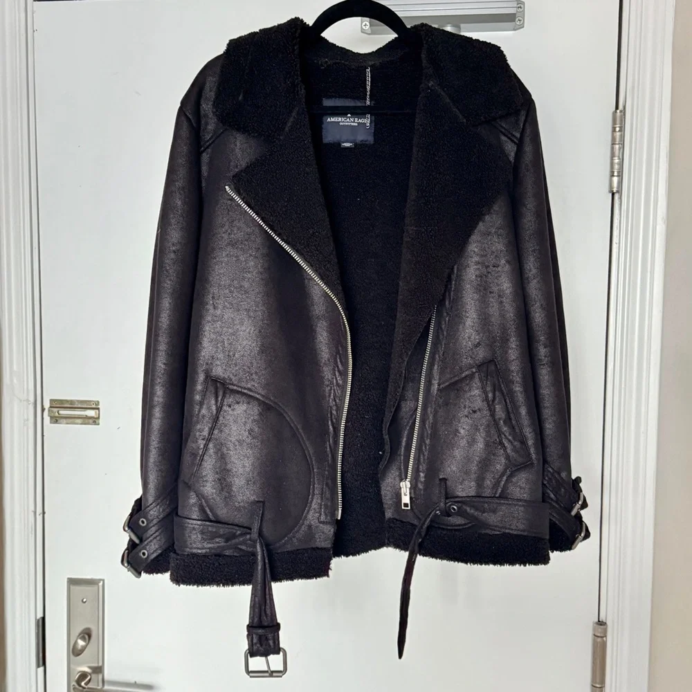Black Sherpa Aviator Jacket | American Eagle Outfitters | LG - Picture 2 of 5